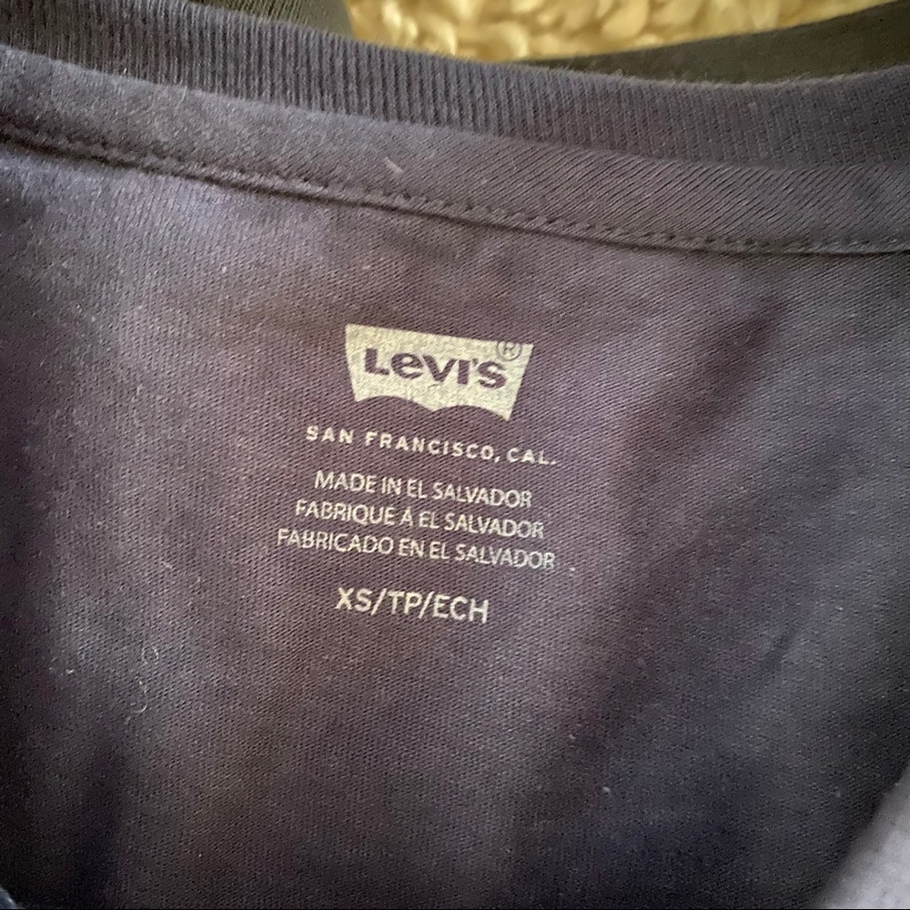 Levi’s T shirt - Picture 2 of 2